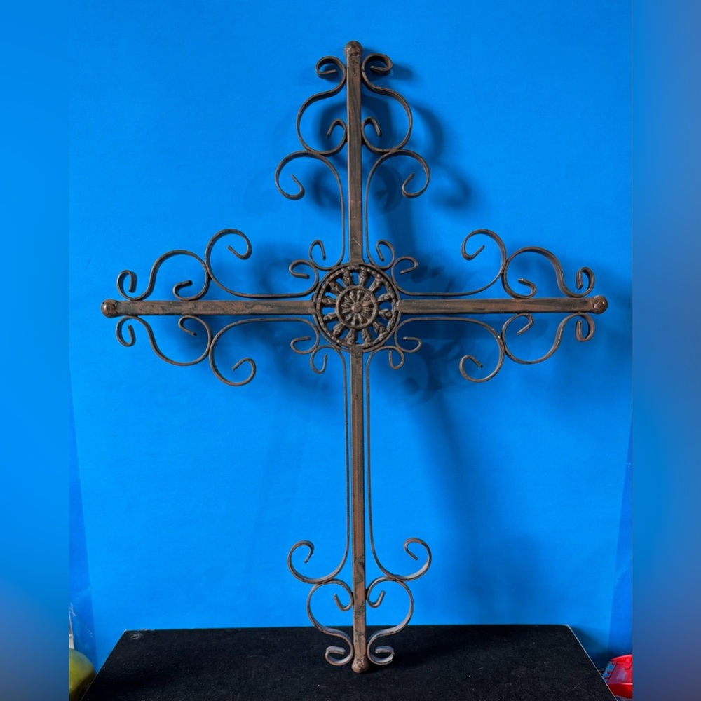 Elegant Rustic Style Metal Wall Cross Decor